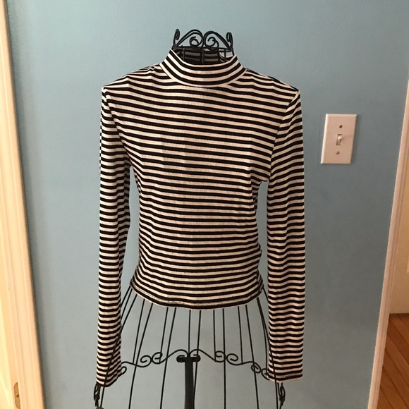 Crop top 🍎 - Picture 1 of 4